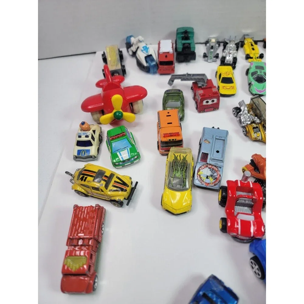 Mixed Lot 40+ Toy Cars Trucks Hot Wheels Matchbox McDonald’s Diecast w/ Carry...